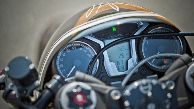 Highway Fighter mit Blick aufs Cockpit