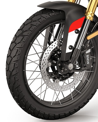 Cerchi con raggi incrociati della BMW F 450 GS.