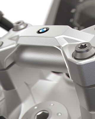 Manubrio con elemento di innalzamento per la F 900 GS di BMW Motorrad