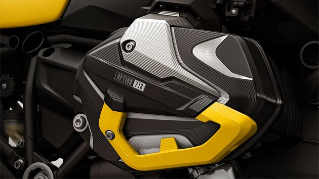 Vediamo l'Edition 40 Years GS con il coperchio della testata cilindri del pacchetto Option 719 in nero-giallo.