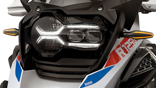 Nous voyons ici les clignotants LED de série avec option Cruising Light.