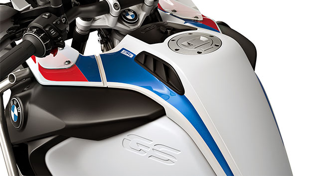 Nous voyons ici le réservoir de 30 litres de la R 1250 GS Adventure.