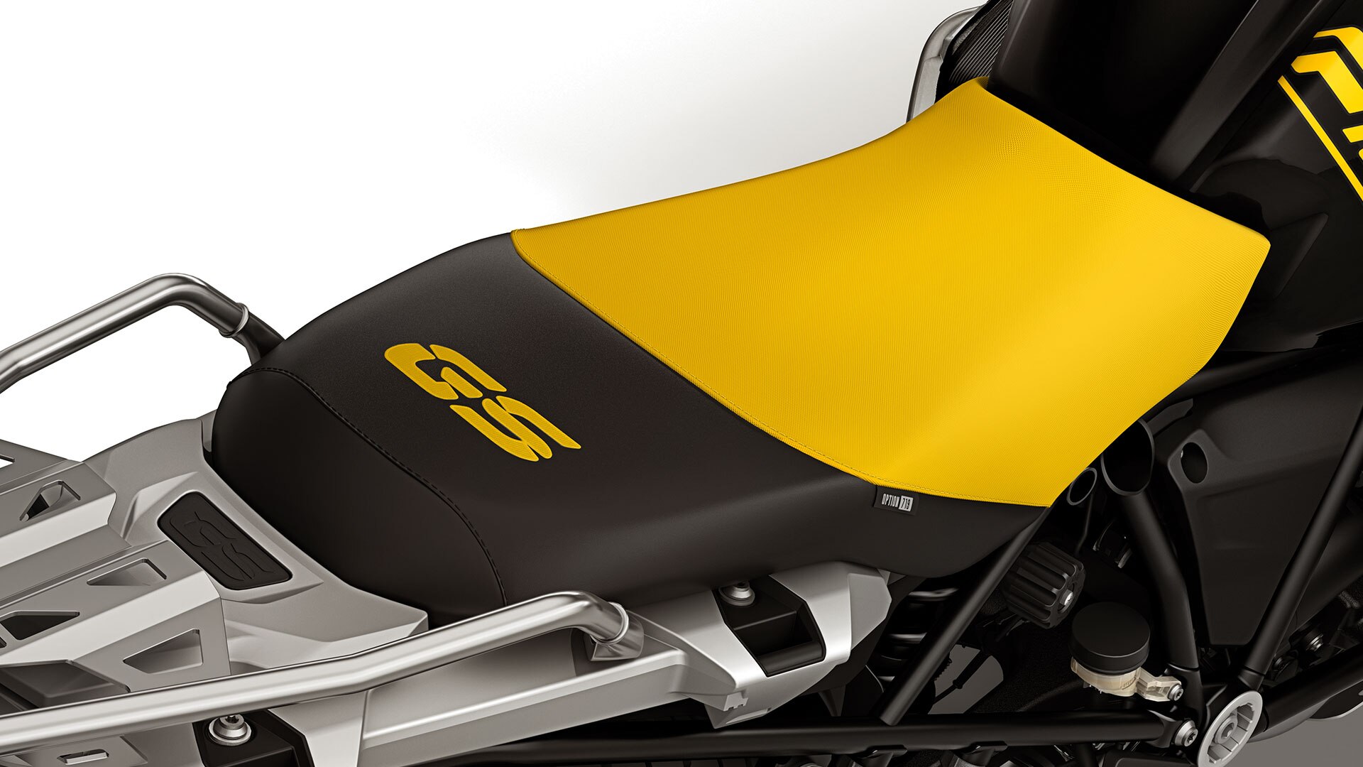 Nous voyons ici la selle jaune et noire Edition 40 Years avec le logo GS brodé.
