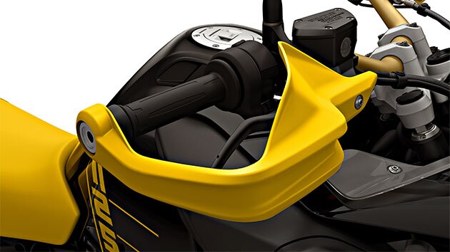 Nous voyons ici l'Edition 40 Years GS avec des protège-mains jaunes.