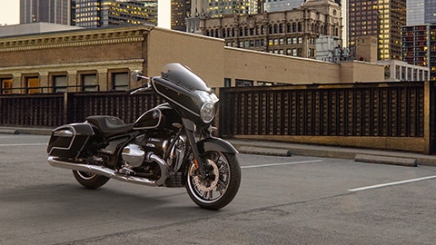 Nous voyons la BMW R 18 B.