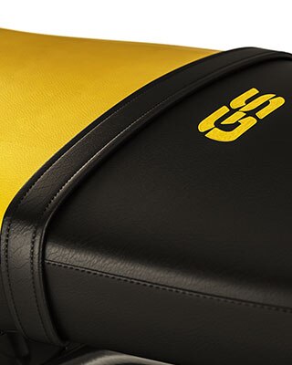 Nous voyons ici la selle noire et jaune de la R nineT Urban G/S.