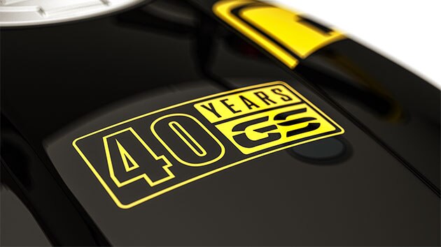 Nous voyons ici l'autocollant 40 Years GS sur le réservoir de la R nineT Urban G/S.