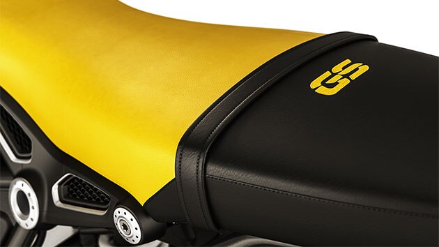 Nous voyons ici la selle noire et jaune de la R nineT Urban G/S.