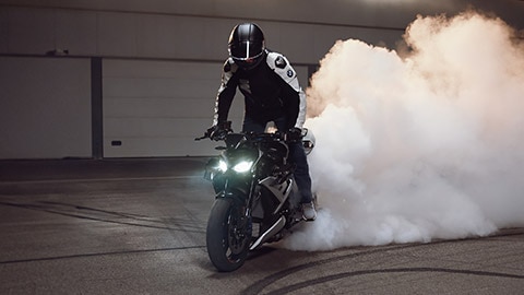 M R faisant un burnout