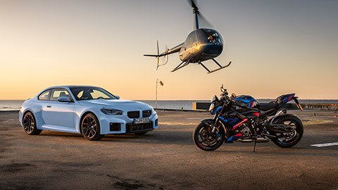 BMW M2 neben der M R