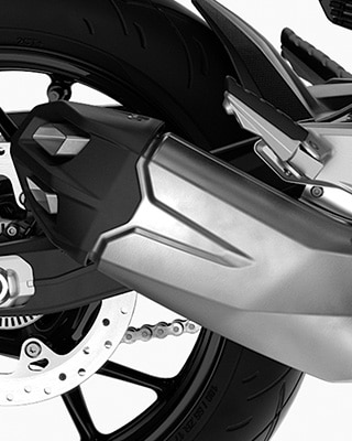 Der kurze Auspuff unterstreicht die Dynamik der F 900 R.