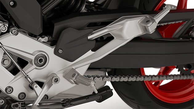 Repose-pieds et pédales fraisés de la F 900 R de BMW Motorrad