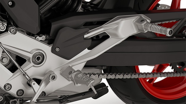 Pedane e pedali fresati della F 900 R di BMW Motorrad