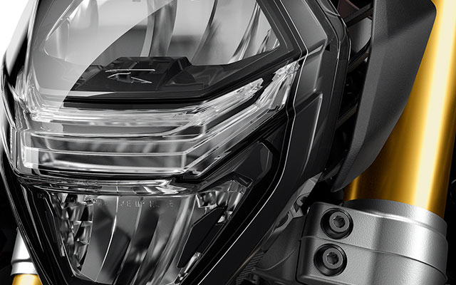 Wir sehen den Frontscheinwerfer der F 900 R mit dem Adaptiven Kurvenlicht.