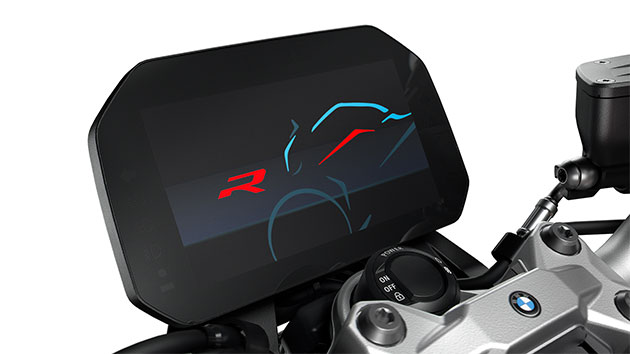 Wir sehen das große 6,5“ TFT Display der F 900 R.