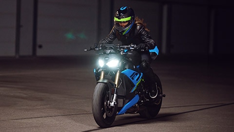 Fahraufnahme der F 900 R.