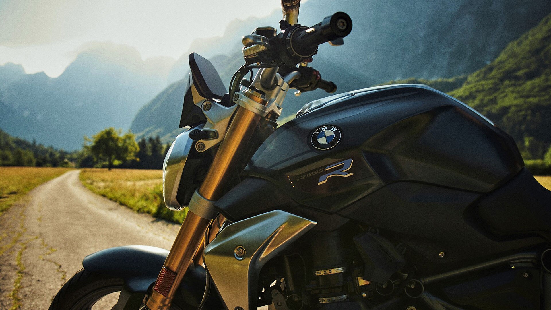La BMW R 1250 R Style Exclusive en couleur Mineral grey metallic.