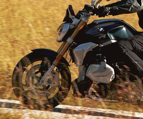 Fahrszene mit der BMW R 1250 R