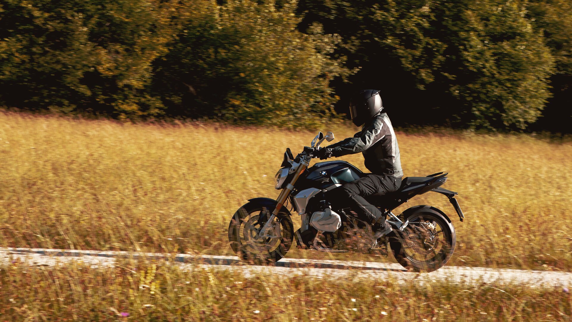 Fahrszene mit der BMW R 1250 R