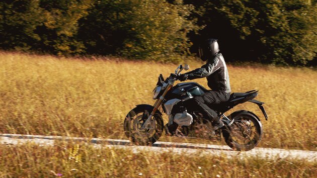 Fahrszene mit der BMW R 1250 R