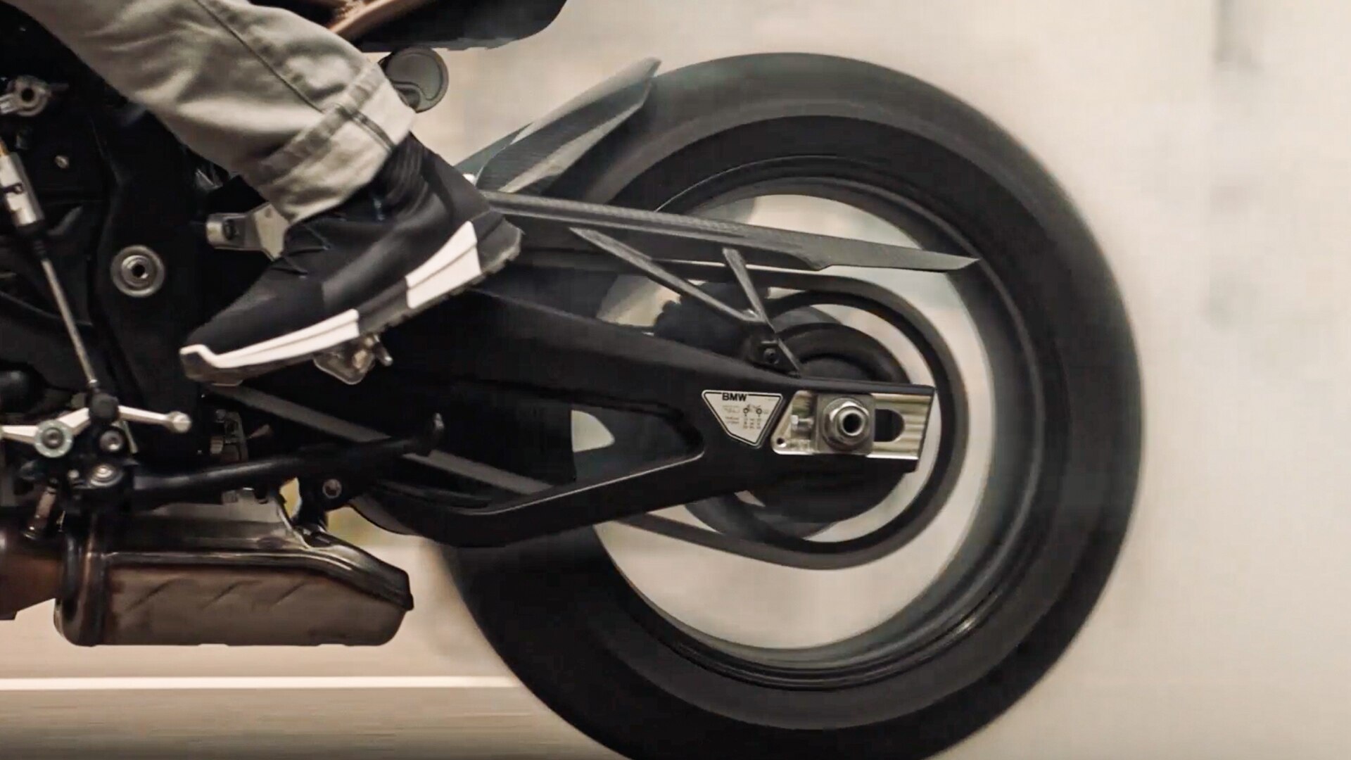 Nous voyons ici la S 1000 R en marche.