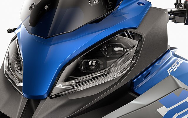 Wir sehen die Lichtanlage der F 900 XR.