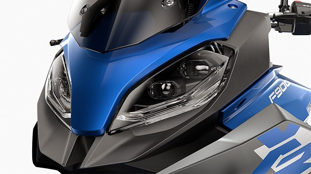 Wir sehen die Lichtanlage der F 900 XR.