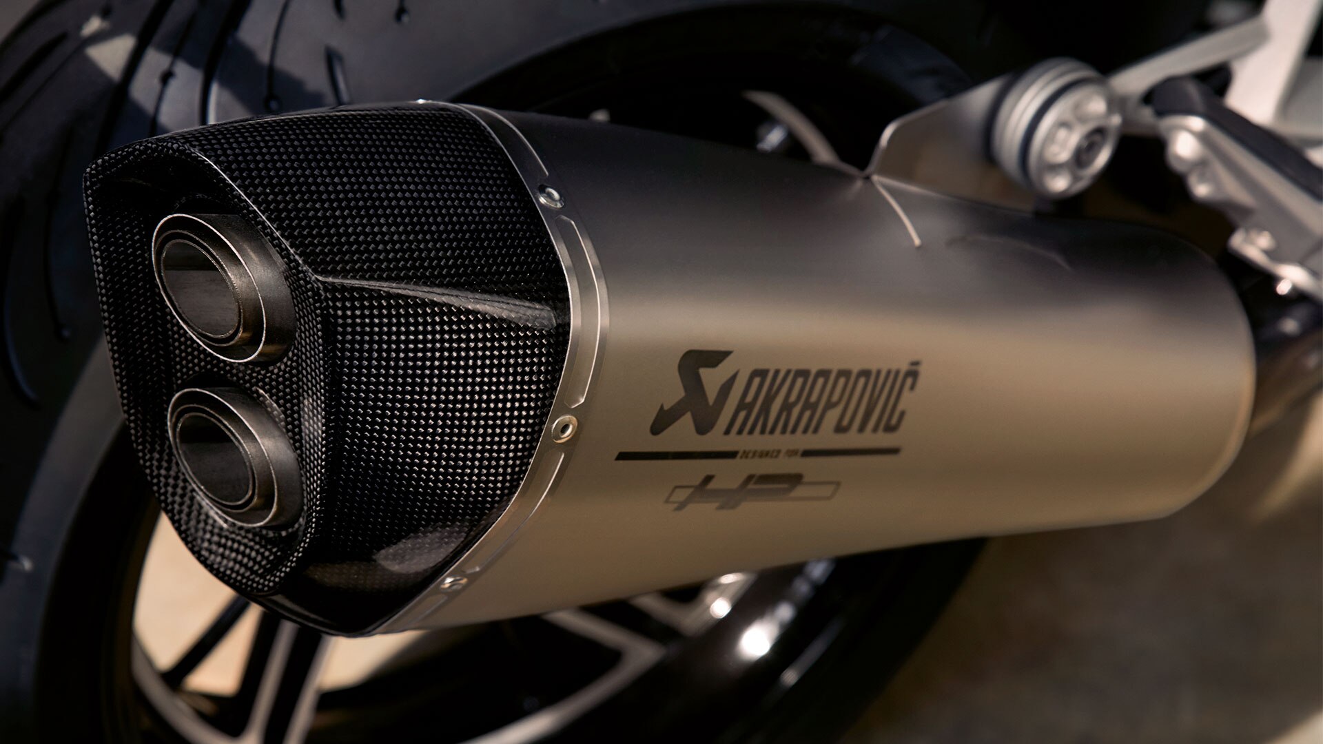 BMW R 1250 RS mit Sportschalldämpfer