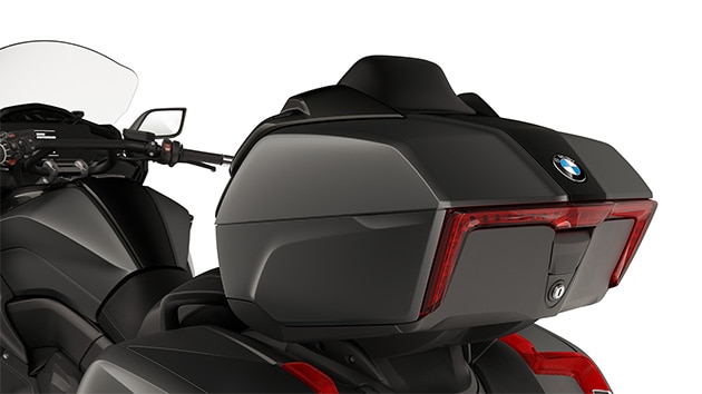 Fokus auf das Topcase mit LED-Rücklicht der K 1600 Grand America.