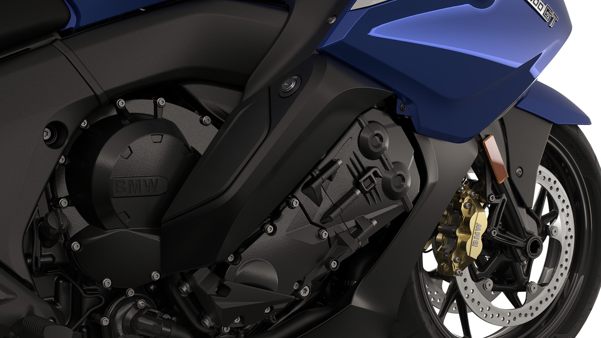 Gros plan sur le moteur six cylindres.