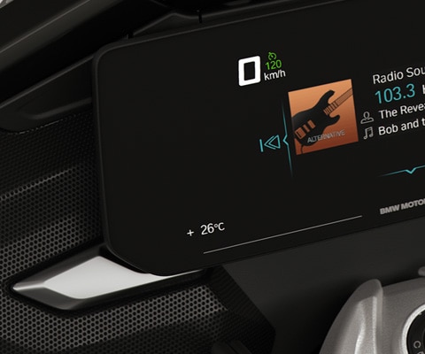 Fokus auf das TFT-Display und die Boxen der K 1600 GT.