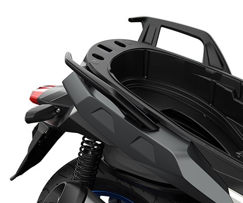 Wir sehen das offene Flexcase Staufach des C 400 X.
