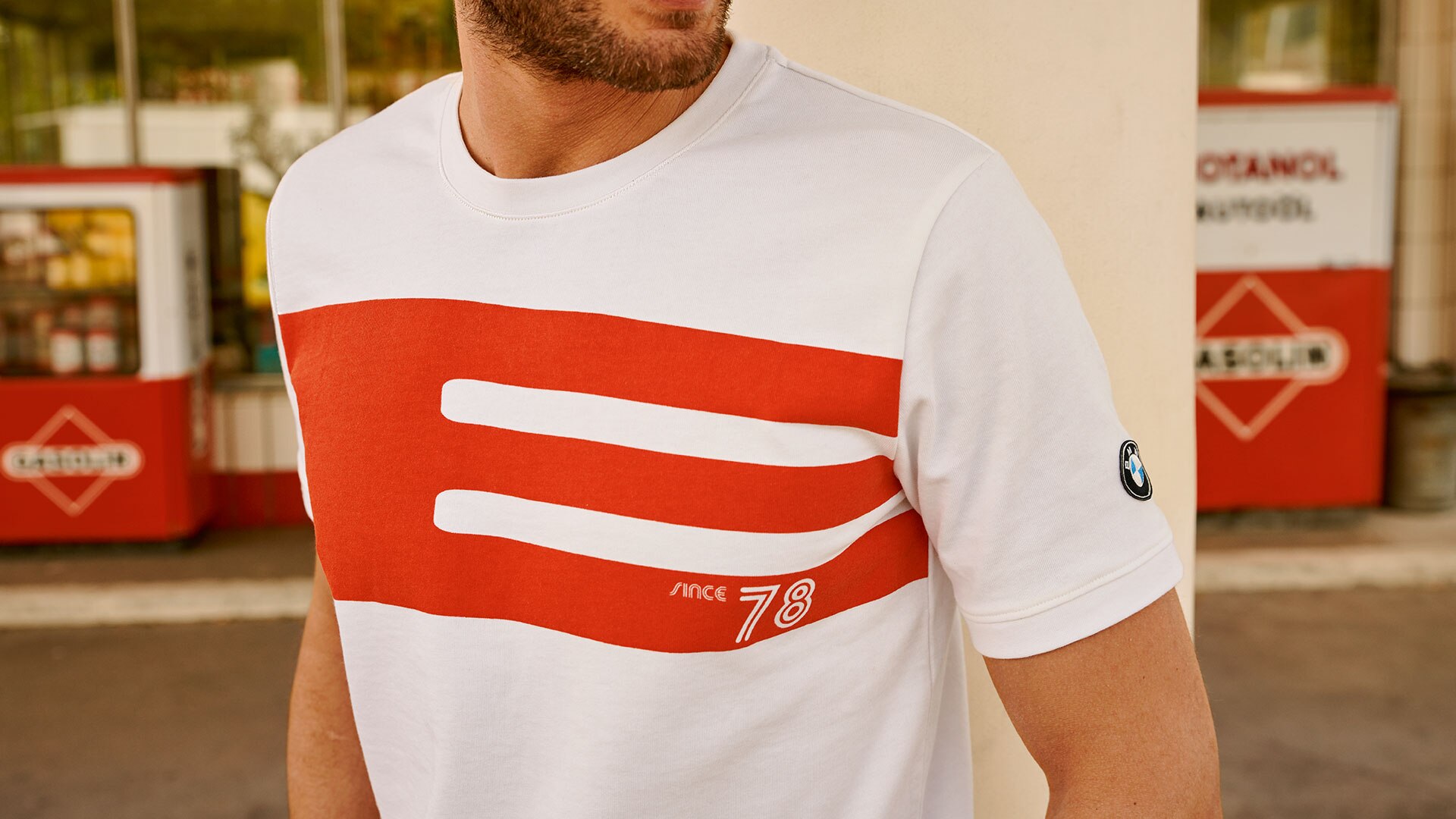 Man wearing T-shirt “40 Ans“ Edition Limiteé