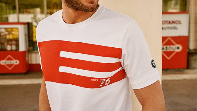 Man wearing T-shirt “40 Ans“ Edition Limiteé
